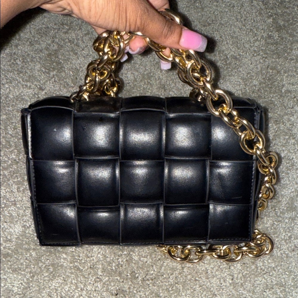 Elegant Black Quilted Chain Bag